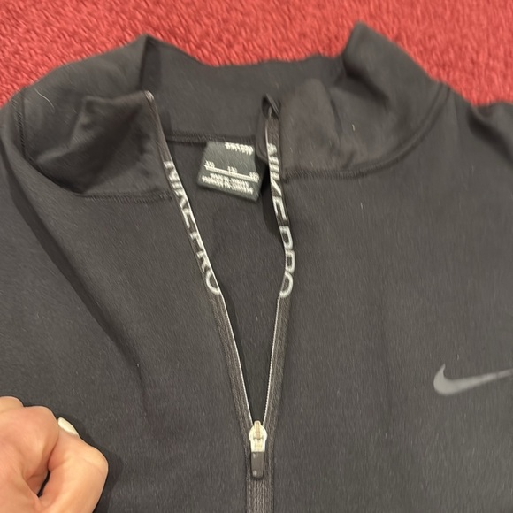 Peloton Nike with Peloton Nikepro  dri-fit long sleeve top host pick - Picture 12 of 13